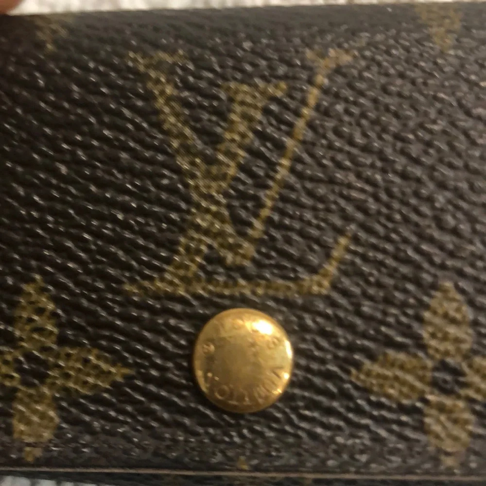 100 %- Authentic LOUIS VUITTON M69517 Monogram Multicle 4 Key case - Picture 10 of 12